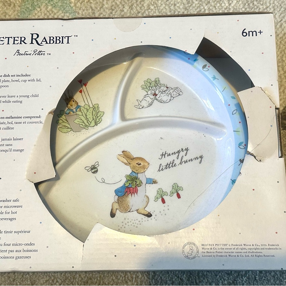 Peter Rabbit Dinnerware Set - Picture 2 of 3